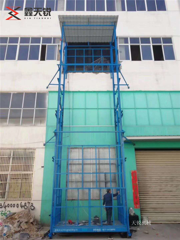 德宏室外导轨式升降机